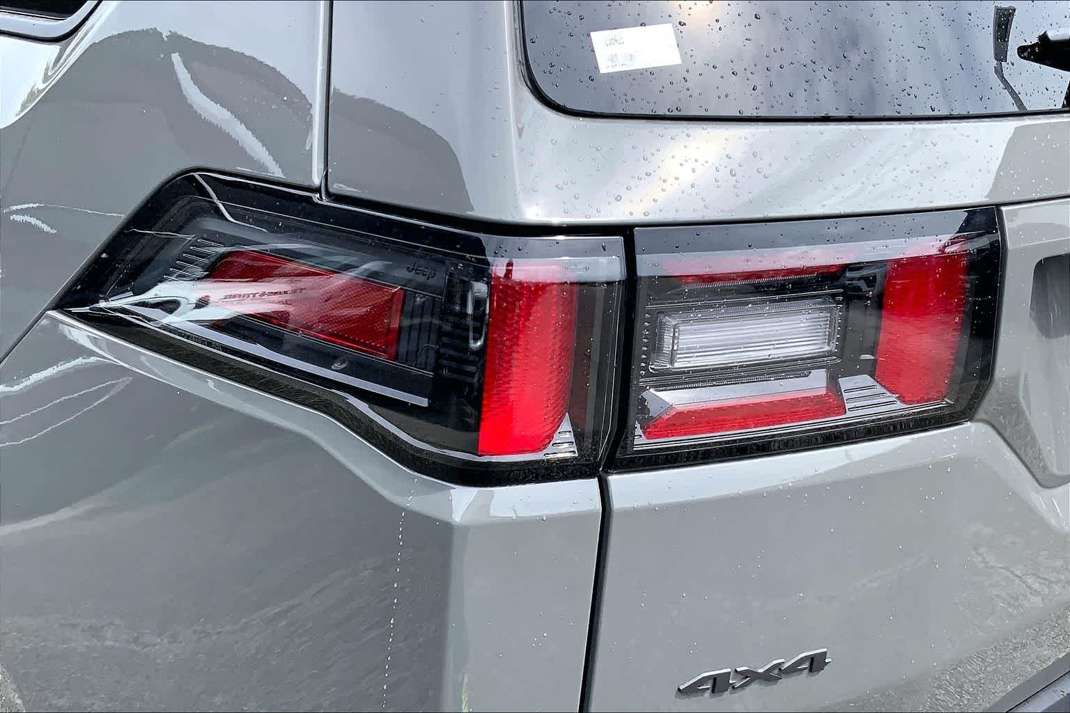 New 2026 Sting-Gray Clear-Coat Exterior Paint Jeep Laredo image 12