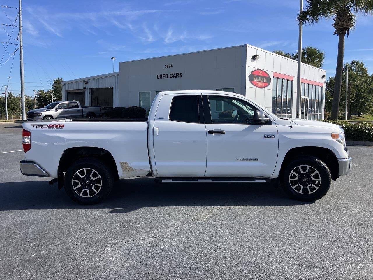 Used 2017 White (Super White) Toyota SR5 Double Cab 6.5 FT. image 6