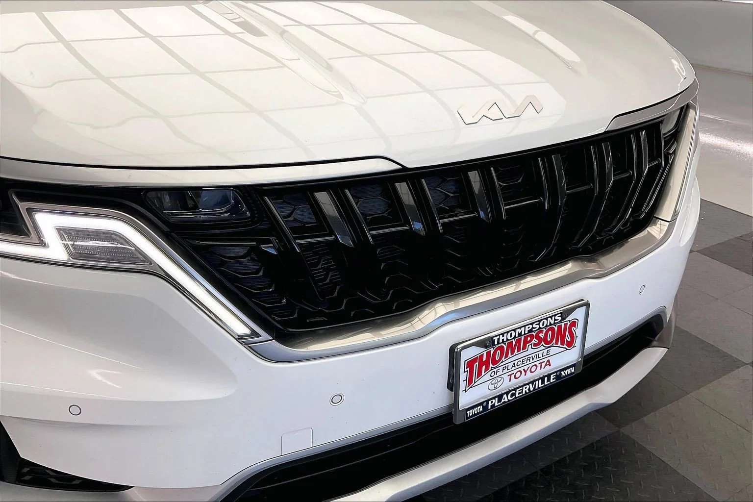Used 2024 Snow White Pearl Kia EX image 31