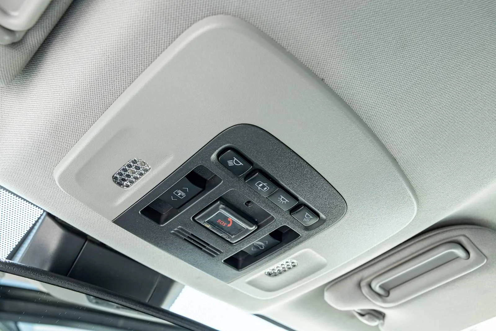 Used 2020 Wind Chill Pearl Toyota XSE V6 image 26