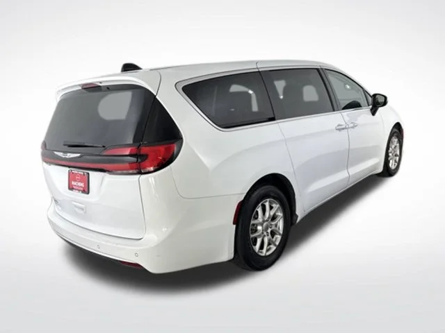Used 2023 White Chrysler Touring L image 7