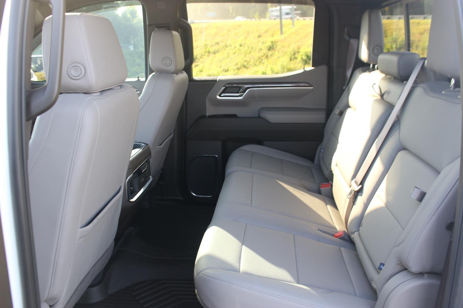 Used 2024 Summit White Chevrolet LTZ image 34