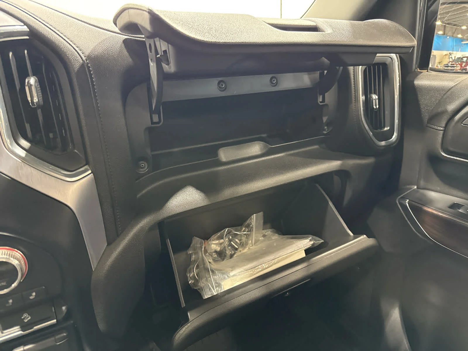 Certified Used 2019 SUMMIT WHITE GMC SLT image 19