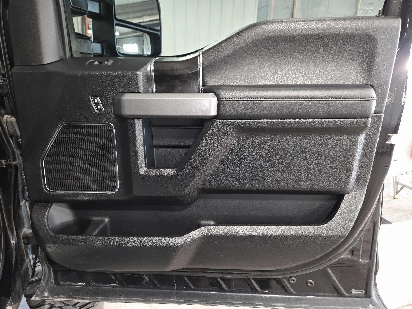 Used 2019 Agate Black Ford Platinum image 29