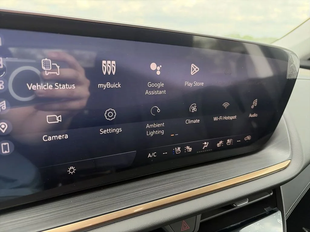New 2026 Iridescent White Tricoat Buick Avenir image 22