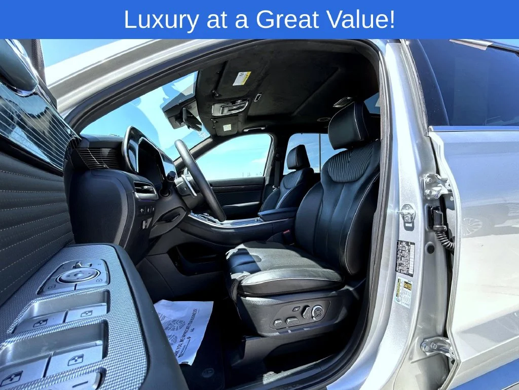 Used 2023 Silver Hyundai Calligraphy image 10