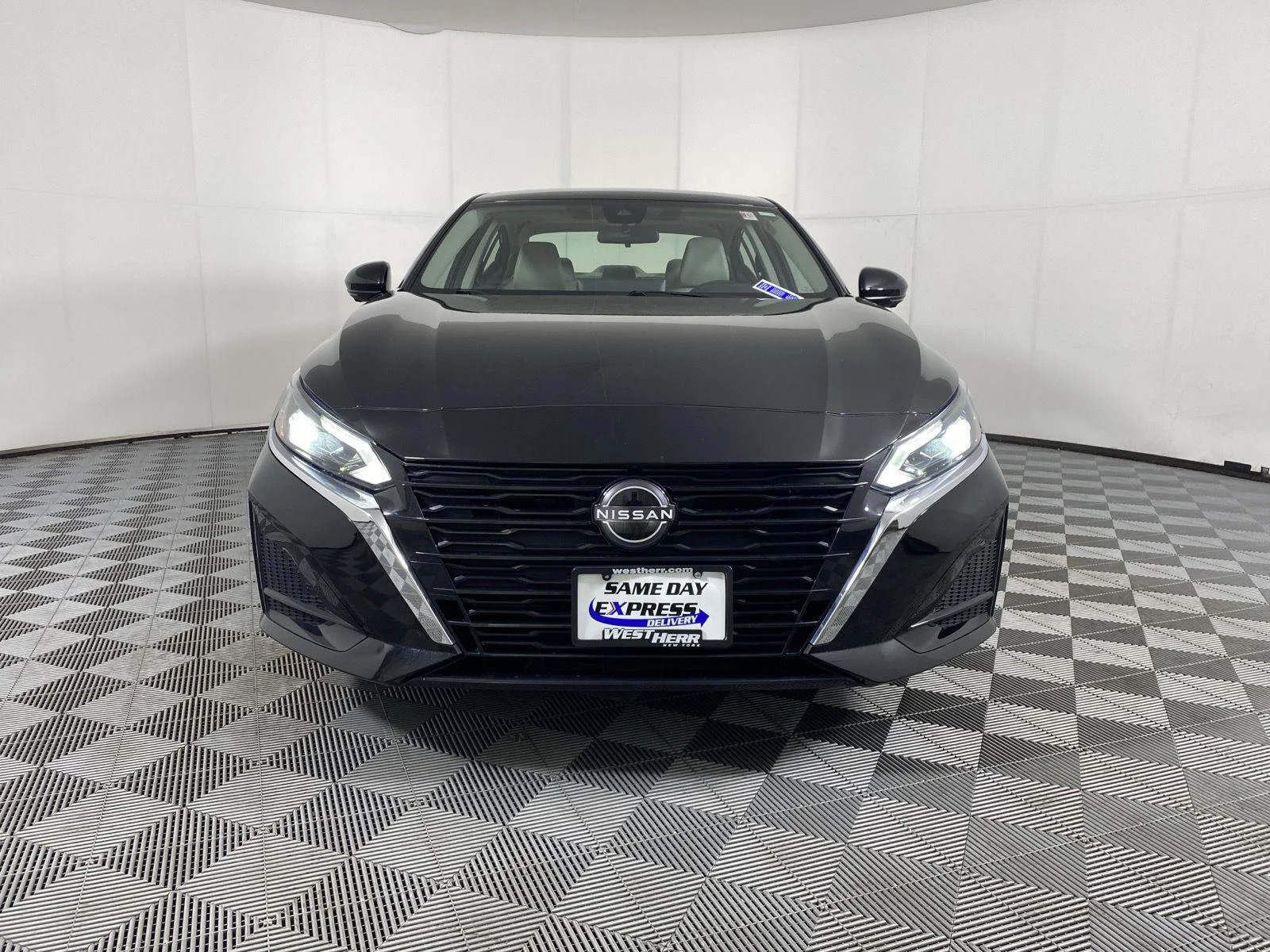 Used 2023 Super Black Nissan 2.5 SL image 2