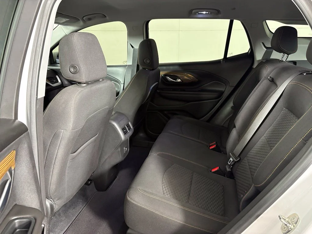 Used 2021 White GMC SLE image 34