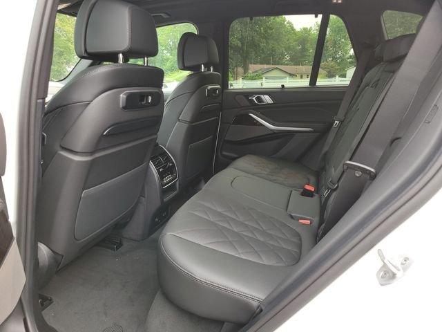 New 2026 White BMW xDrive40i image 17