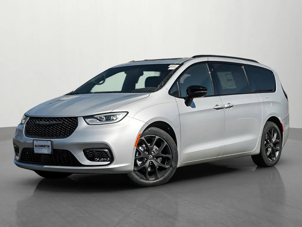 2026 Chrysler Pacifica Limited's photo