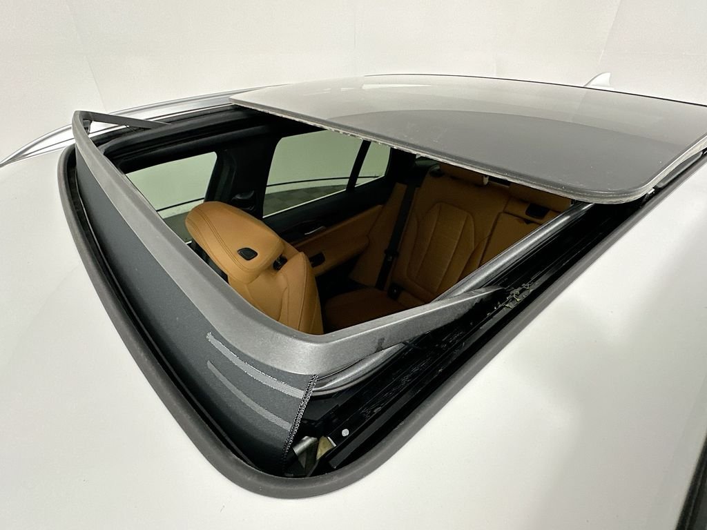 Used 2020 Mineral White Metallic BMW sDrive30i image 22