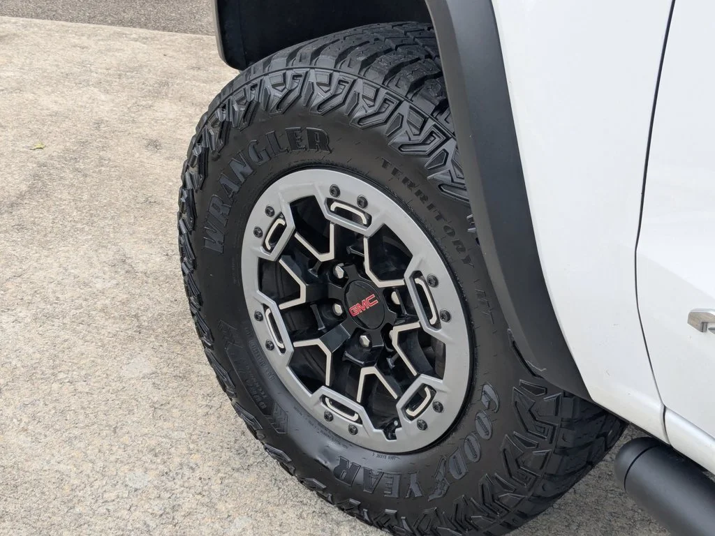 Used 2023 Summit White GMC 4WD AT4X image 9