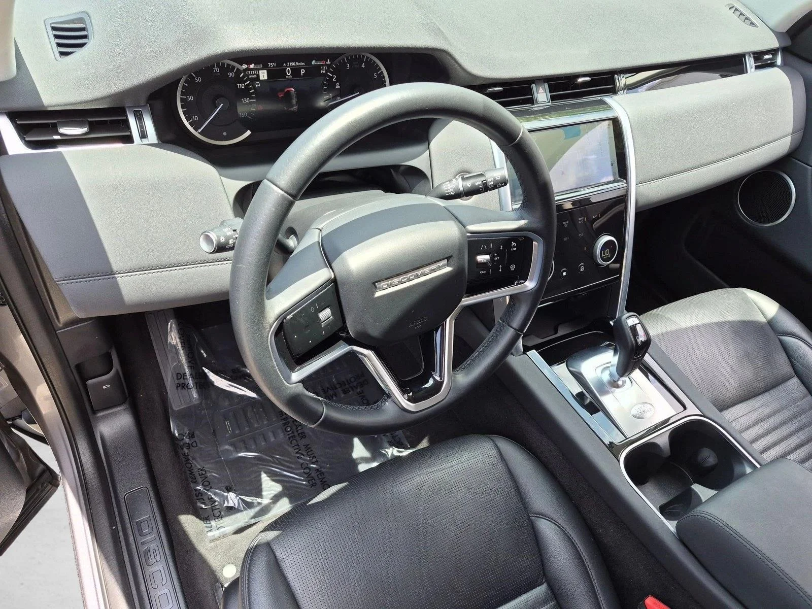 Used 2023 Grey Land Rover S image 10
