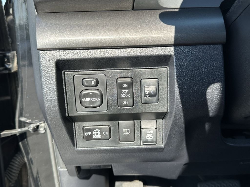 Used 2020 Black Toyota SR5 image 31