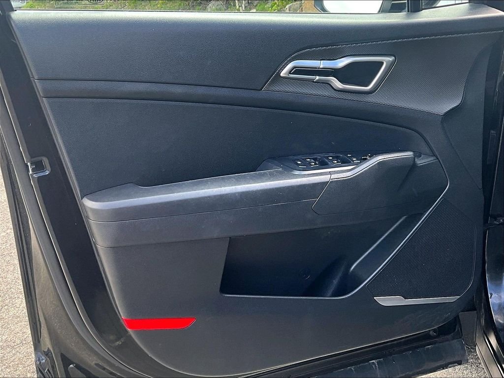Used 2023 Fusion Black Kia LX image 9