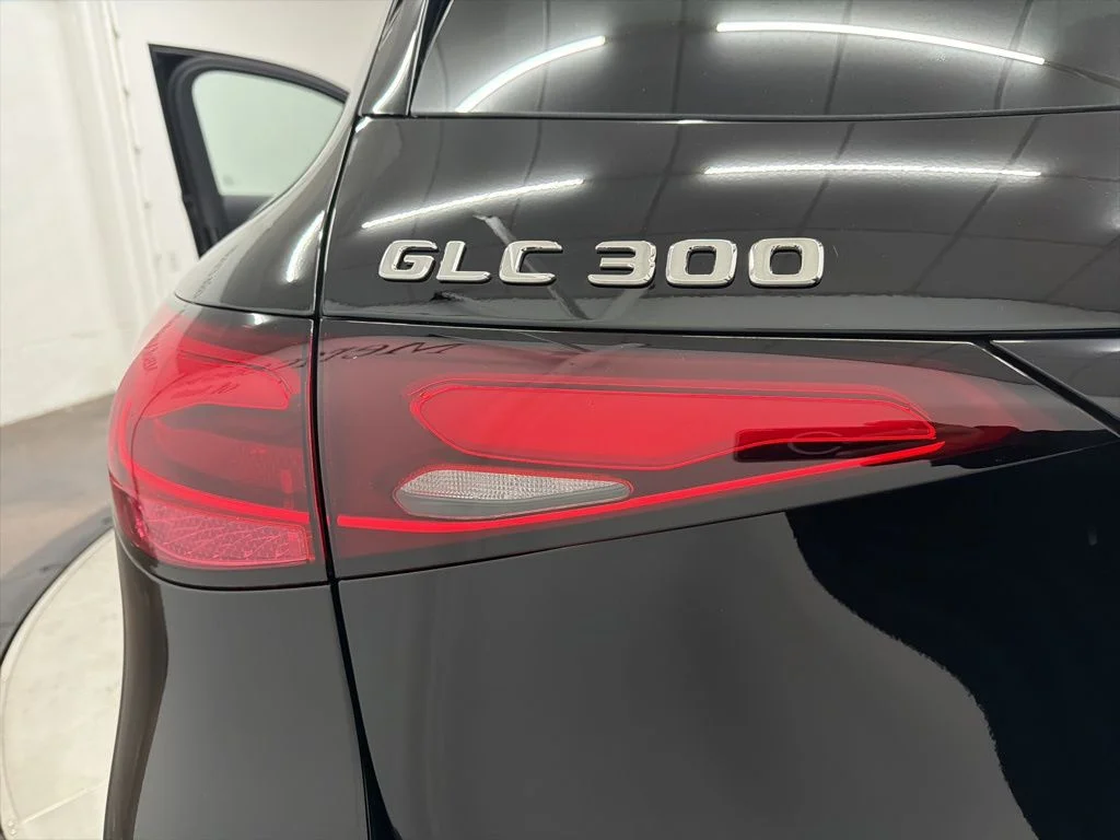 Used 2026 Black Mercedes-Benz GLC 300 image 11