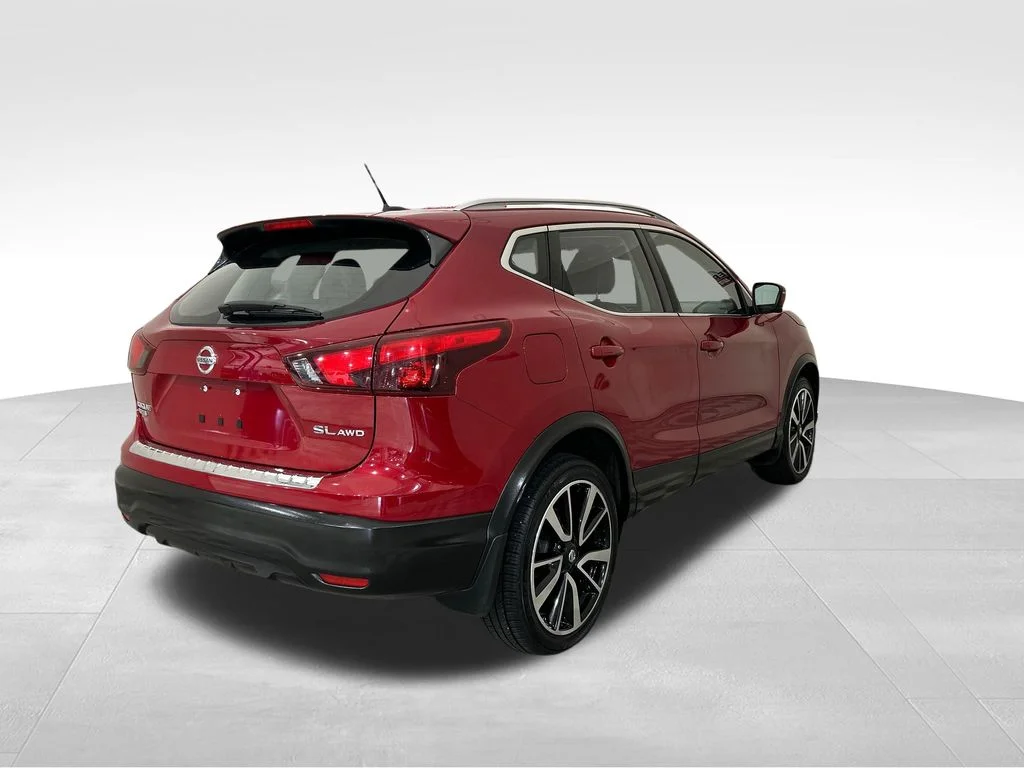 Used 2018 Red Nissan SL image 5
