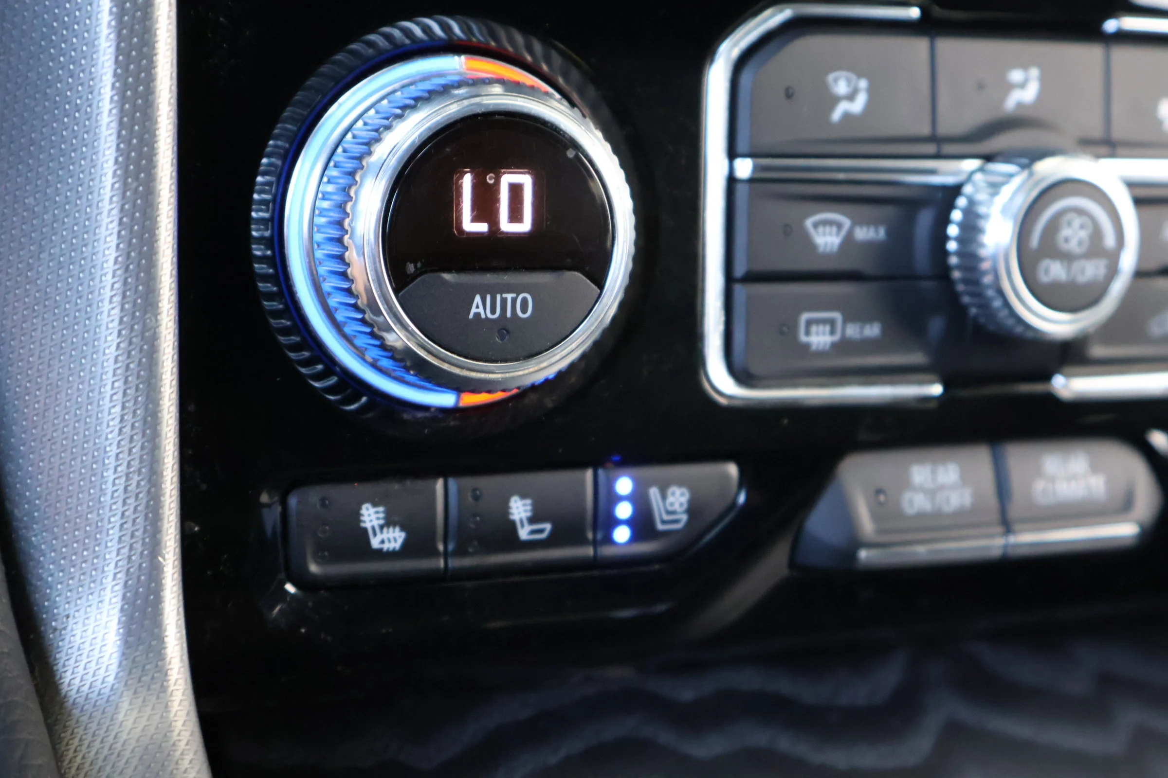 Used 2022 Onyx Black GMC Denali image 31