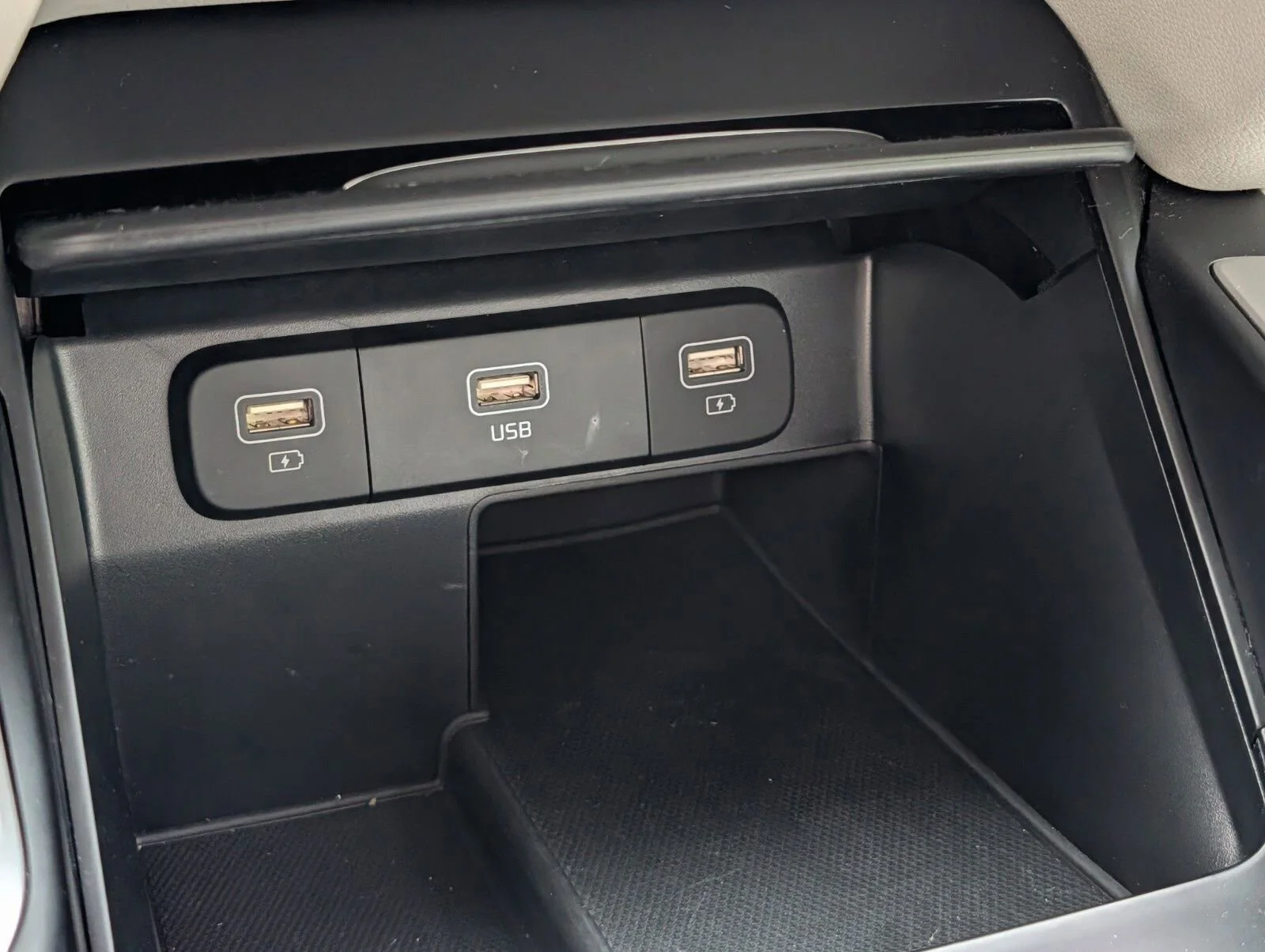Used 2022 Red Kia X-Line S image 9