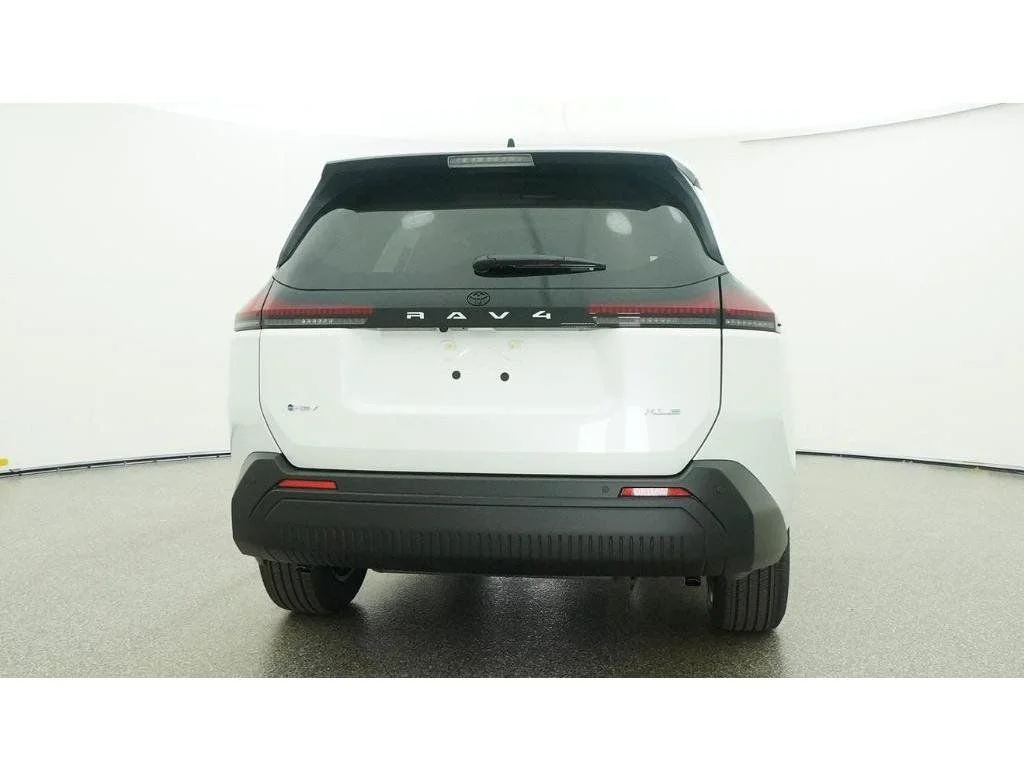 New 2026 Wind Chill Pearl Toyota XLE Premium image 30