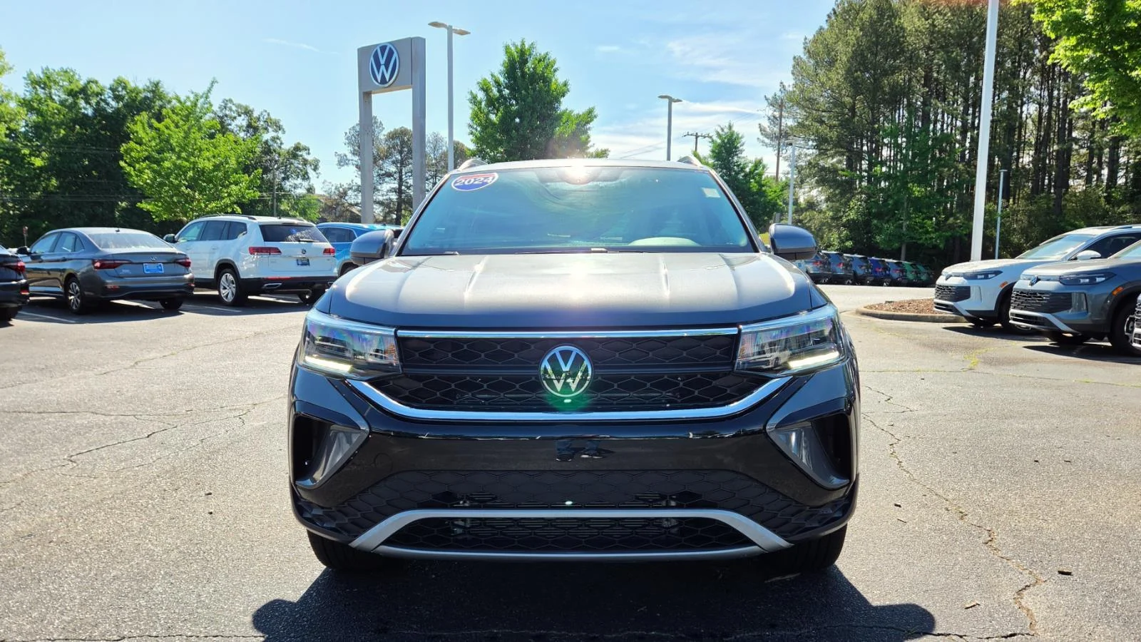 2024 Volkswagen Taos SE - Photo 8