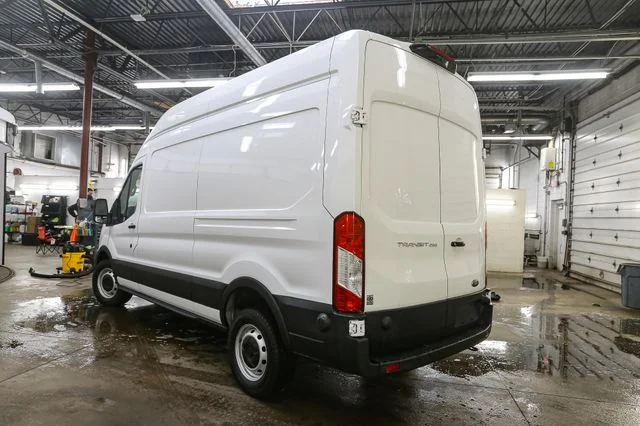Used 2024  Ford Base image 7