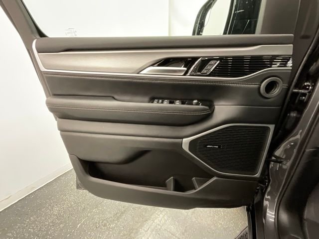 New 2026 Baltic-Gray Metallic Clear-Coat Exterior Paint Jeep  image 9
