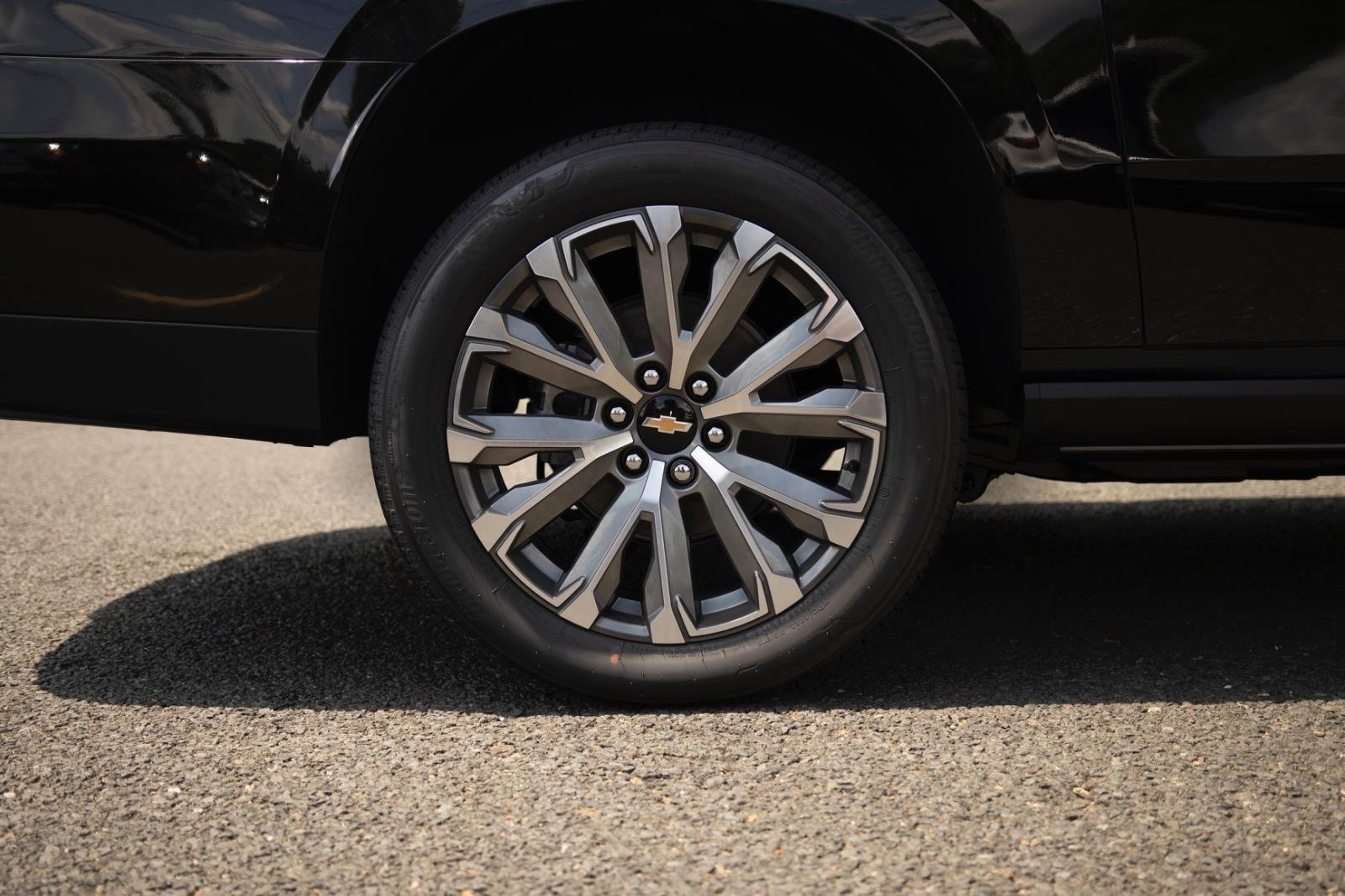 2026 Chevrolet Suburban High Country - Photo 10