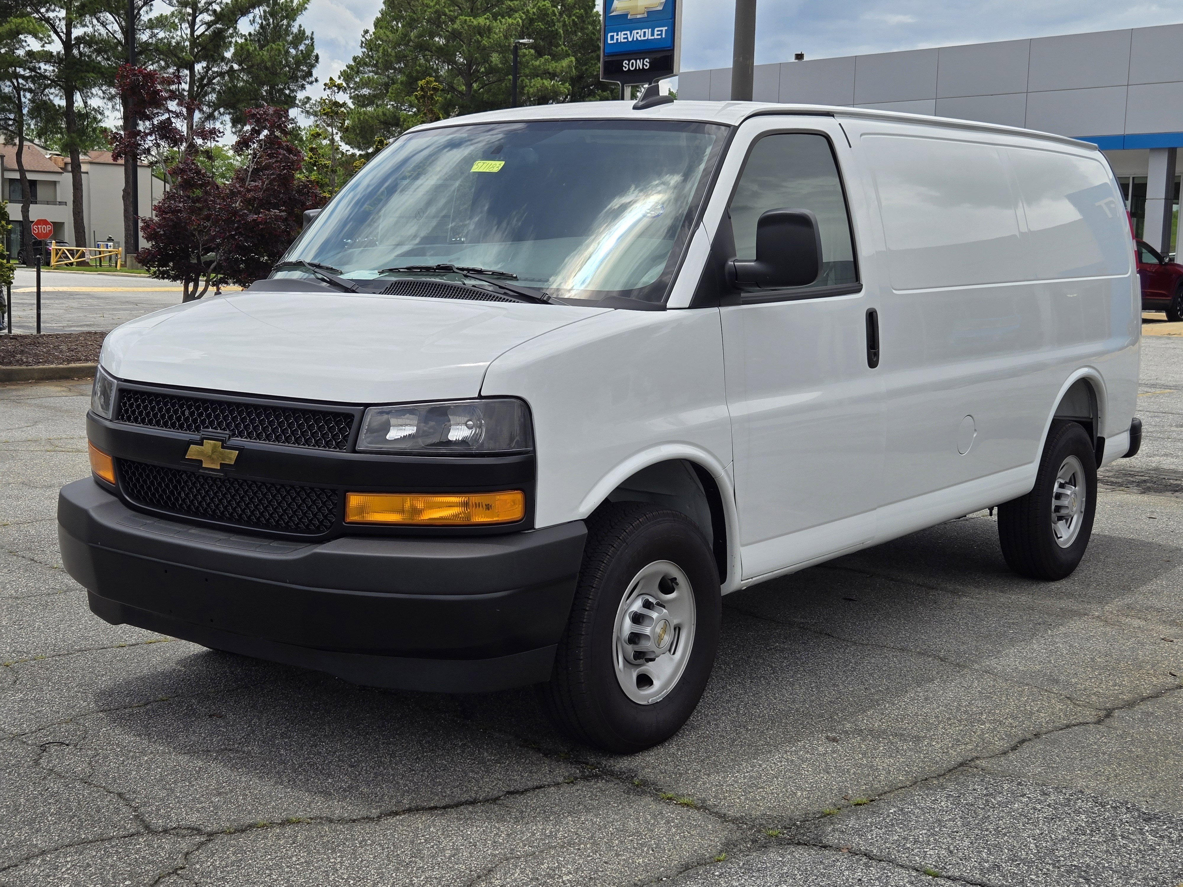 2026 Chevrolet Express 2500 Work Van HD's photo