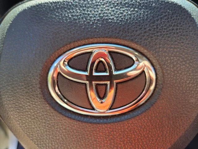 Used 2022 White Toyota XLE Premium image 34