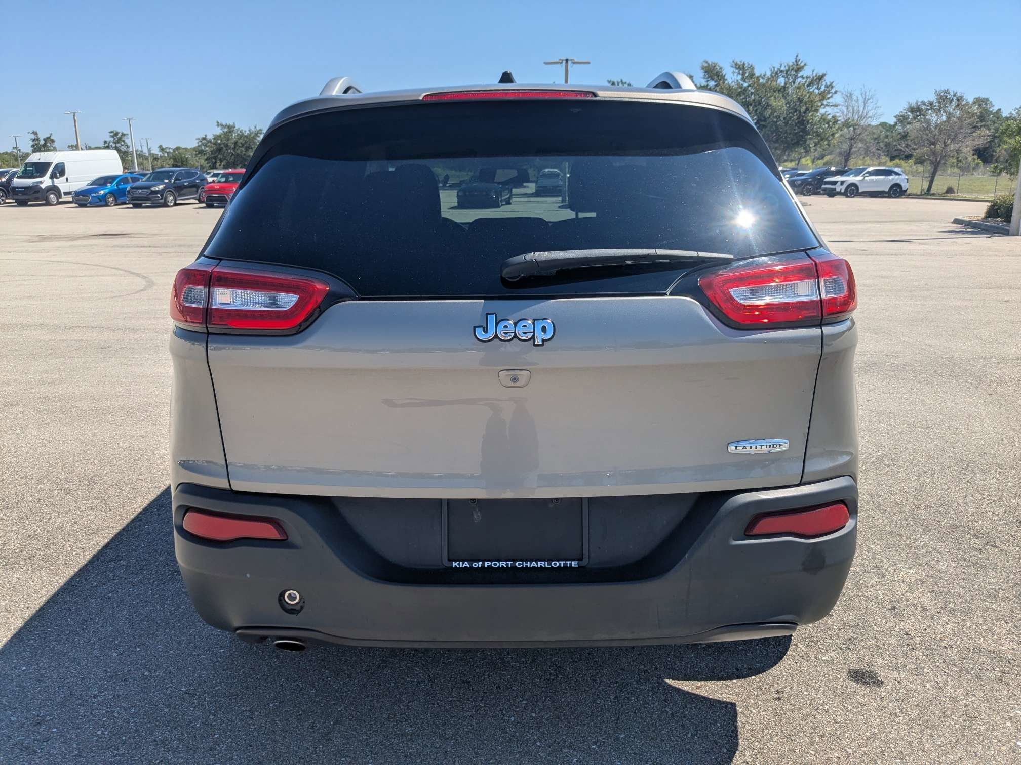 Used 2018 Light Brownstone Pearlcoat Jeep Latitude Plus image 6