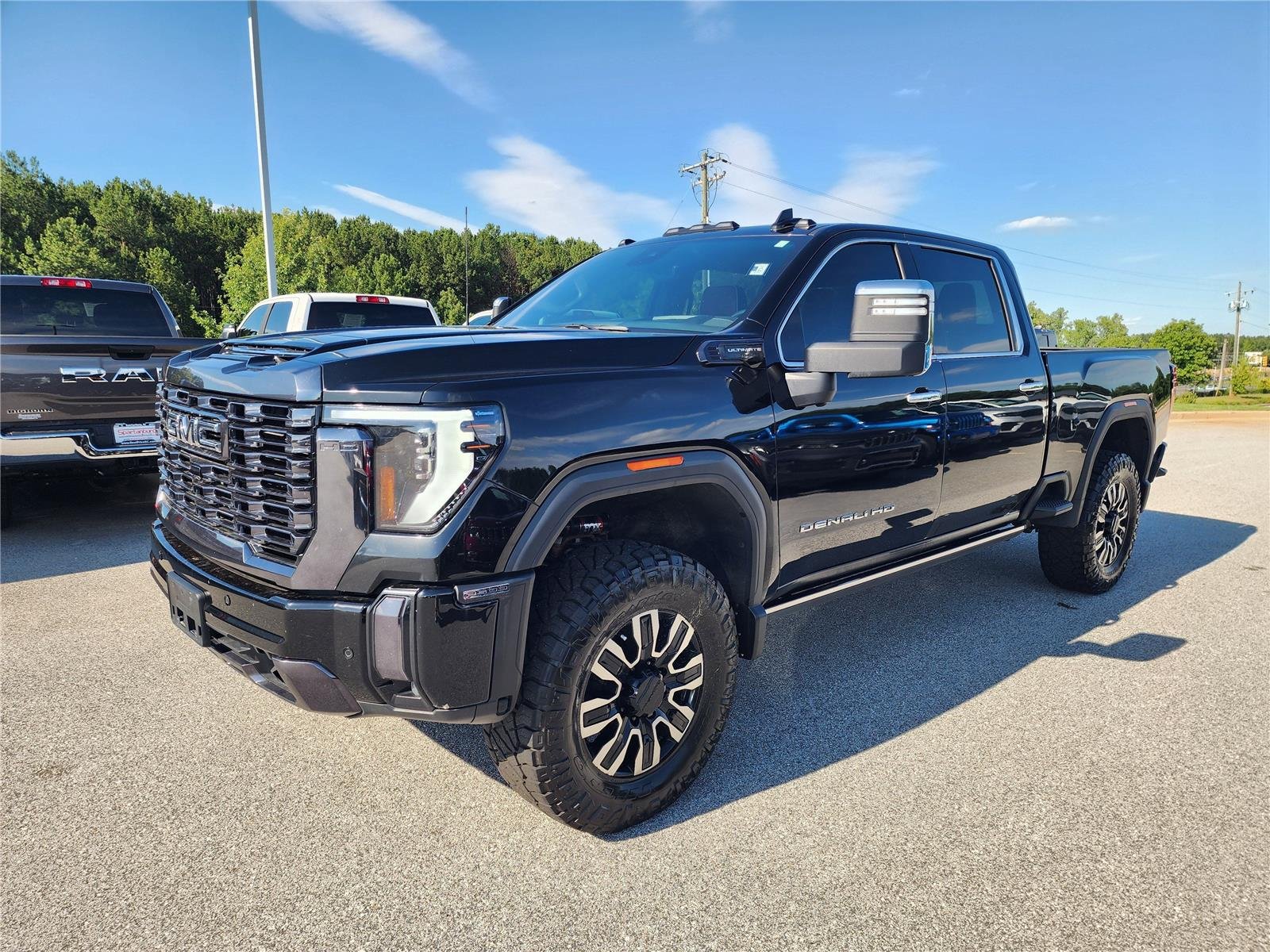 Used 2024 Onyx Black GMC Denali Ultimate image 15