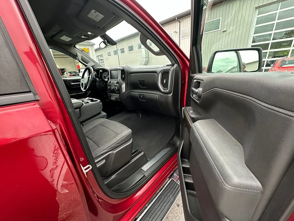 Used 2019 Red Chevrolet LT image 27