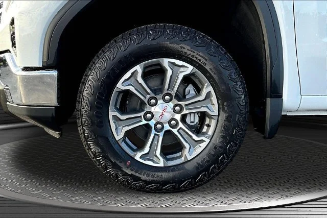 2026 GMC Sierra 1500 SLT - Photo 13