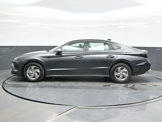 New 2026 Gray Hyundai SE image 4
