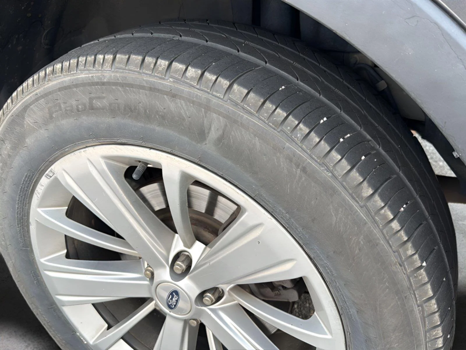 Used 2019  Ford Limited image 5