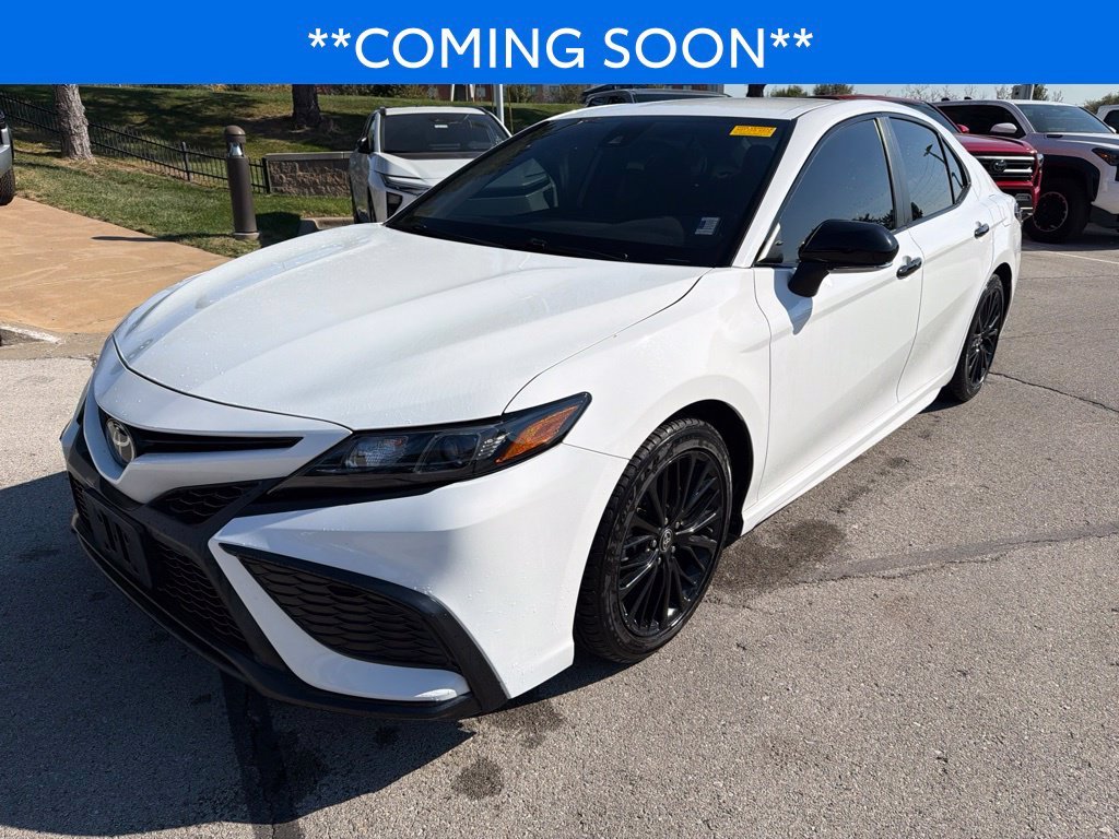 Used 2022 White Toyota SE Nightshade image 1