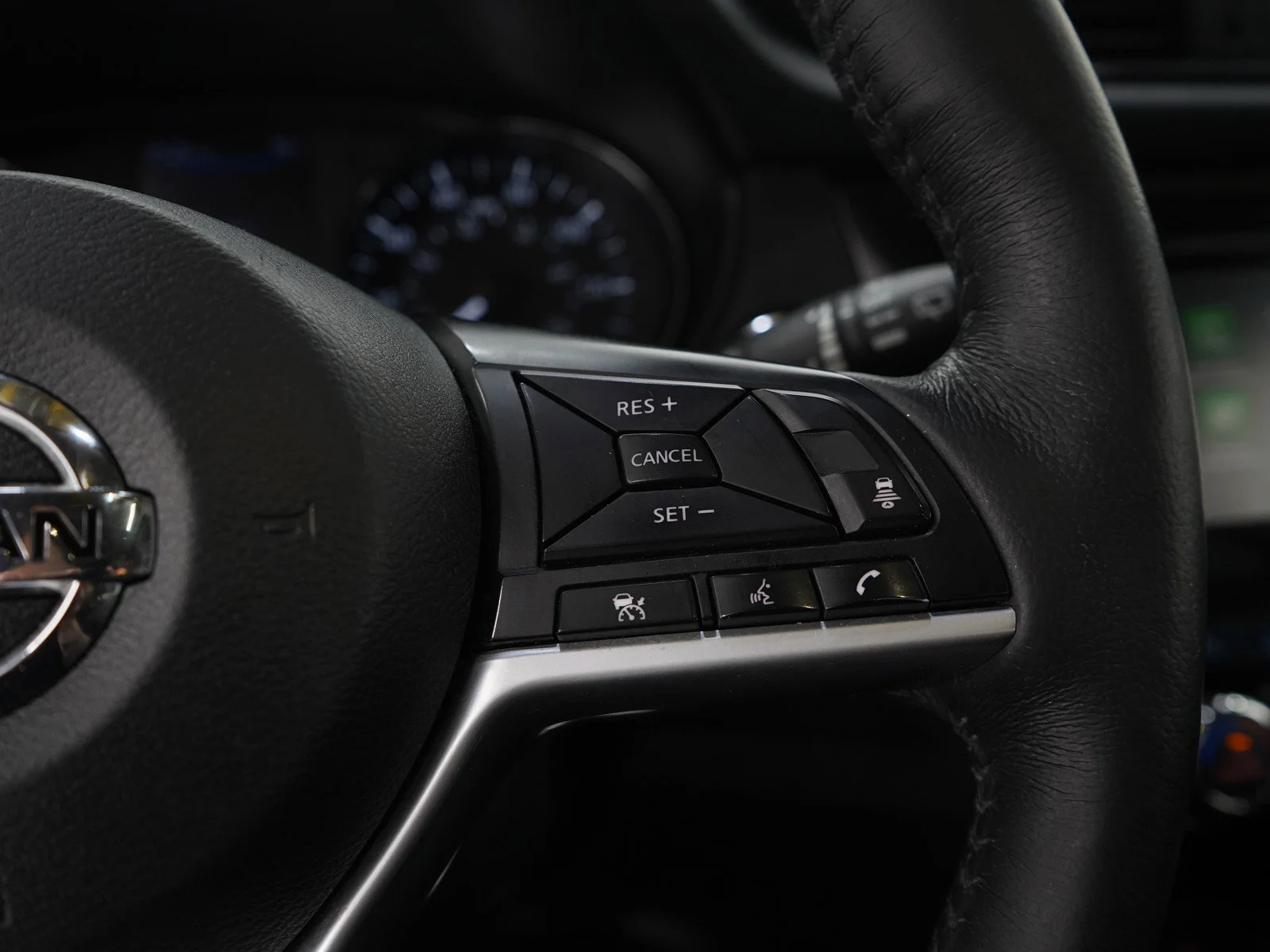 Used 2018 Brilliant Silver Nissan SL image 30