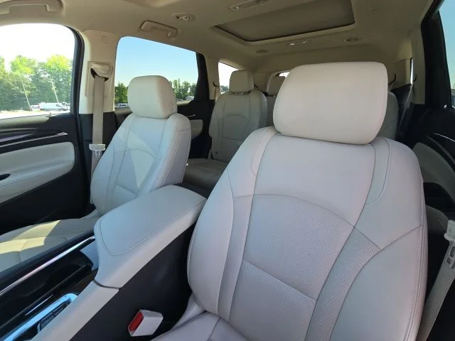 Used 2022 Black Buick Essence image 24