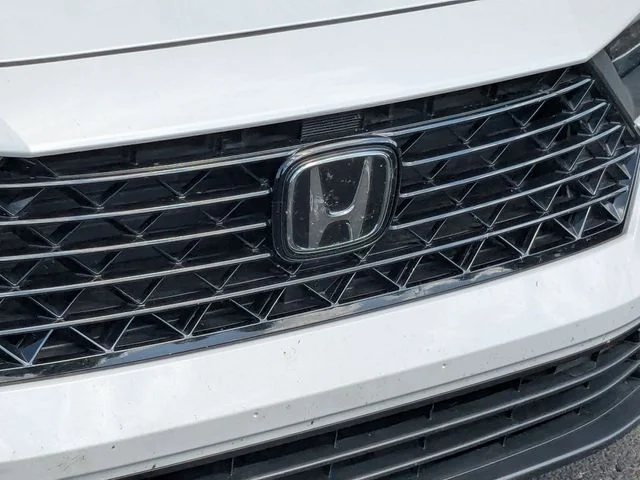 Used 2024 Platinum White Pearl Honda EX image 5
