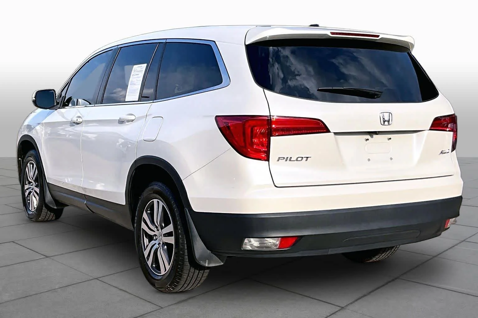 Used 2017 White Diamond Pearl Honda EX-L image 12