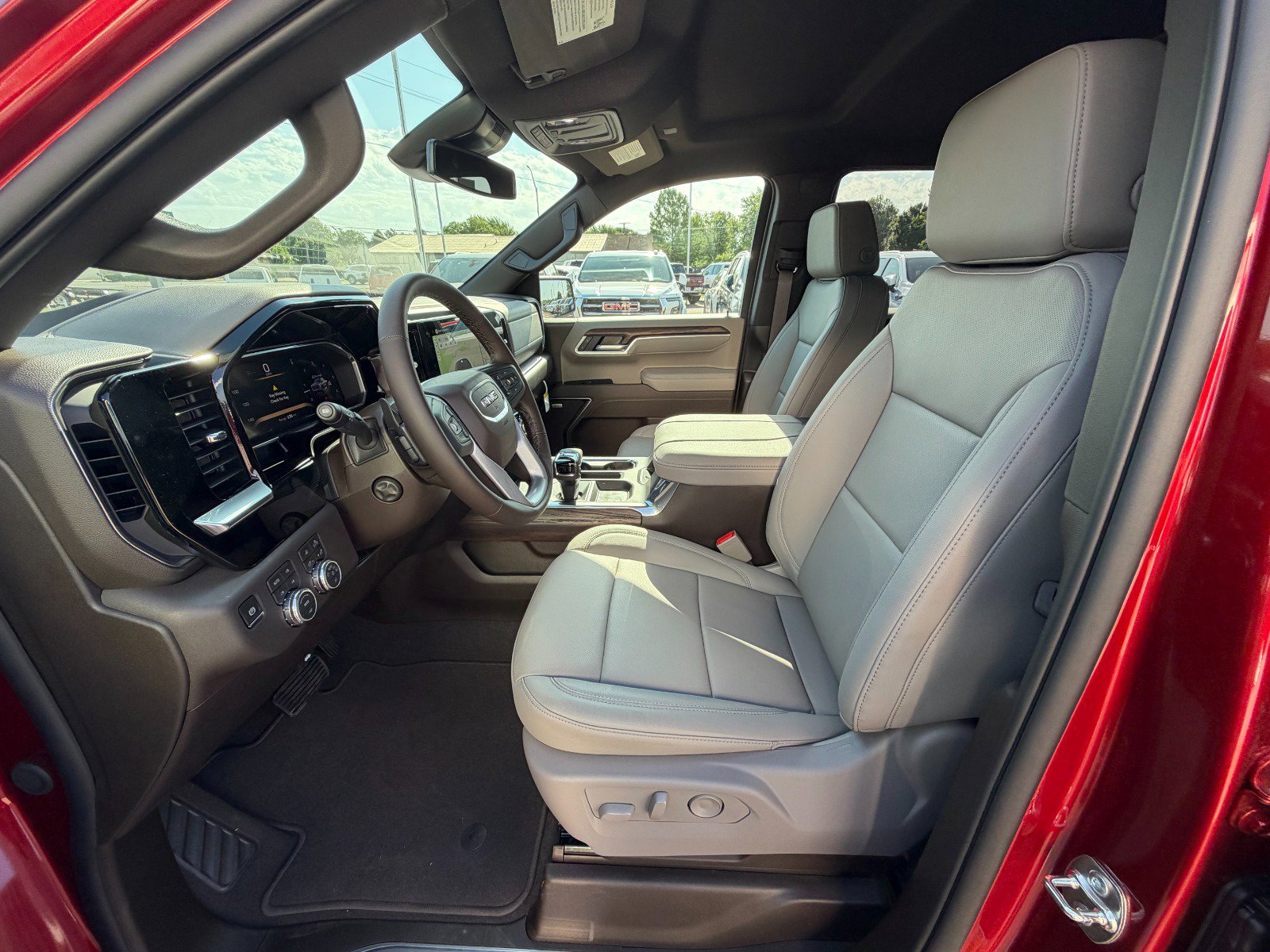 2026 GMC Sierra 1500 SLT - Photo 7