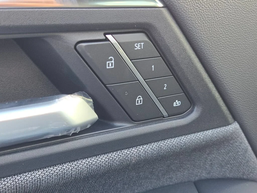 New 2026 Summit White GMC Elevation Extended Range image 21