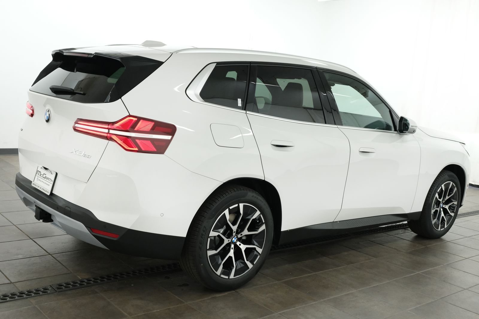 New 2026 Alpine White BMW 30 xDrive image 5