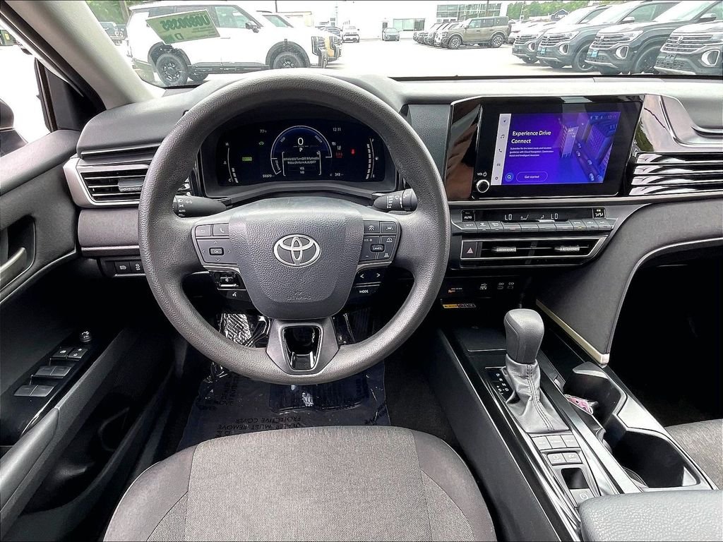 Used 2025 Ice Toyota LE image 16