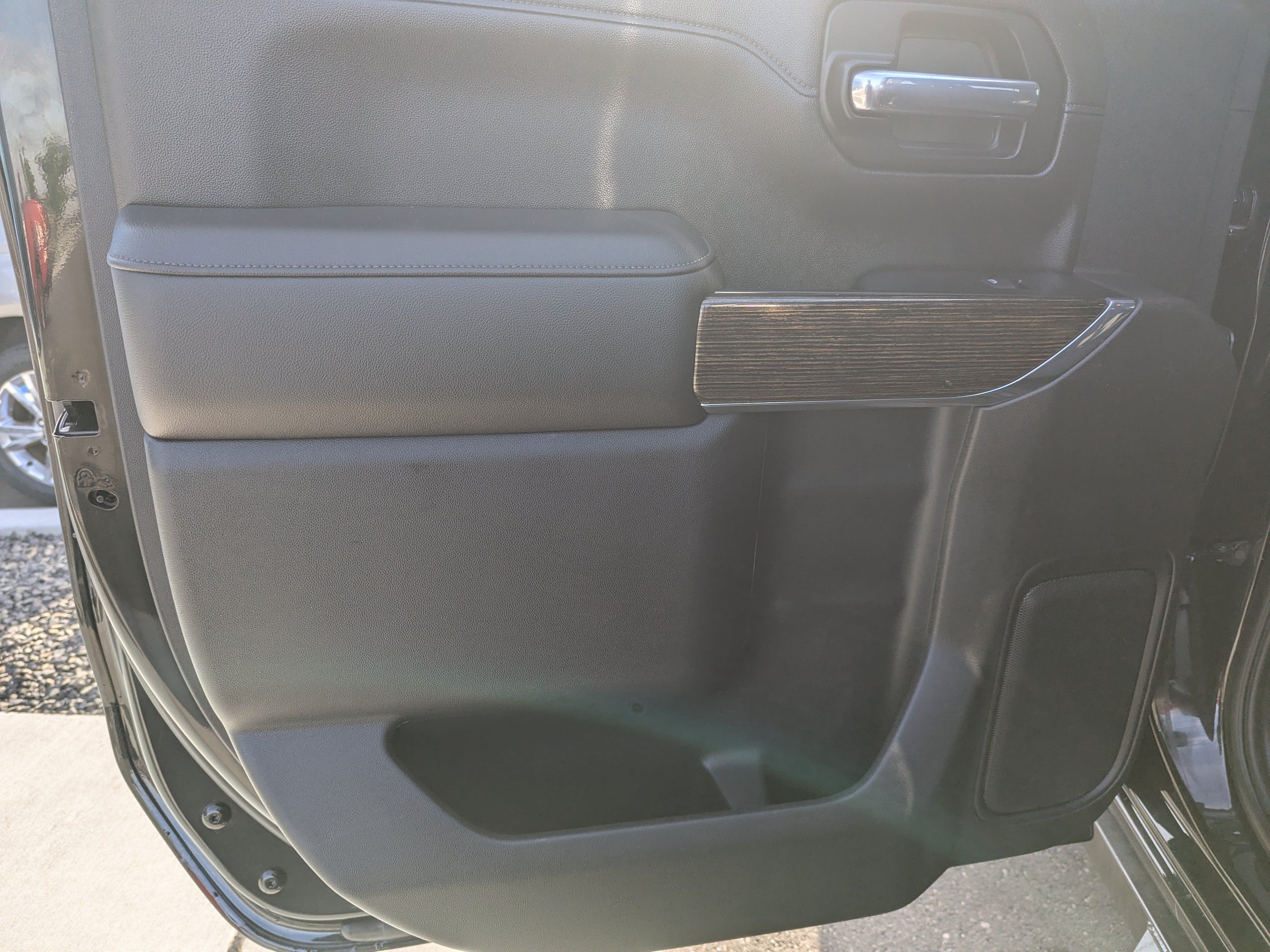 Used 2020 ONYX BLACK GMC Elevation image 27