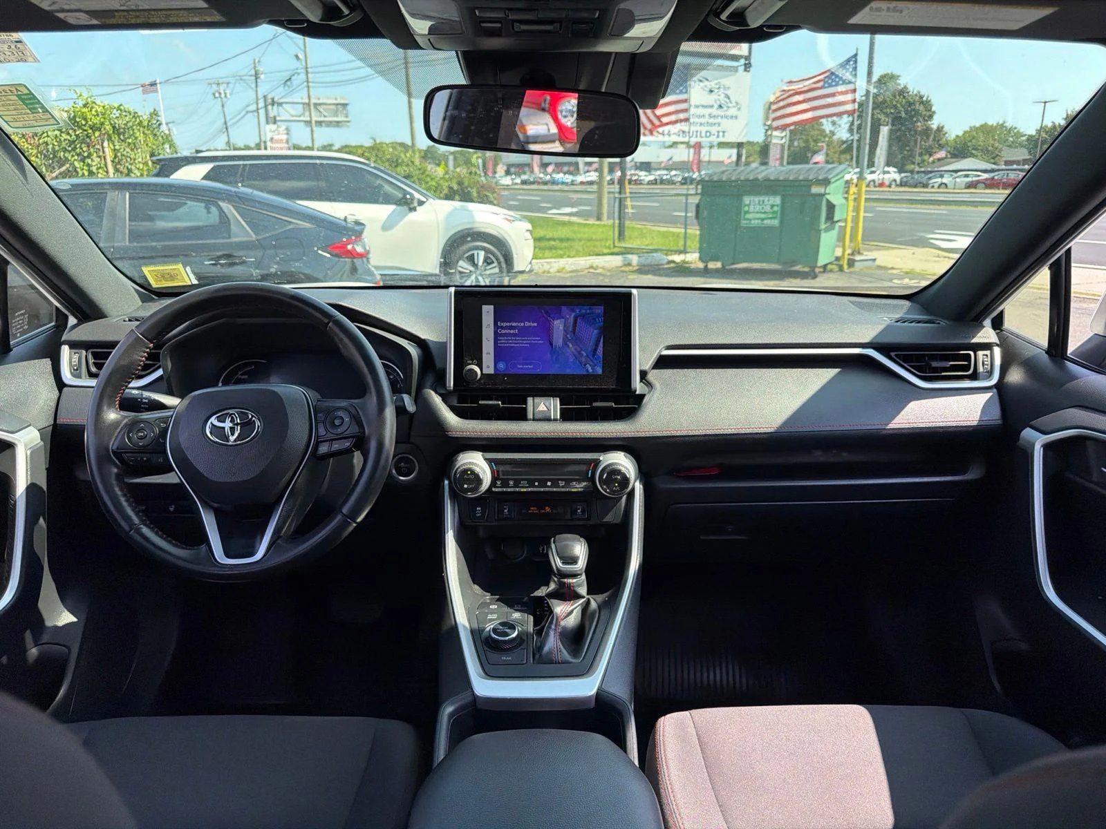 2023 Toyota RAV4 SE - Photo 19