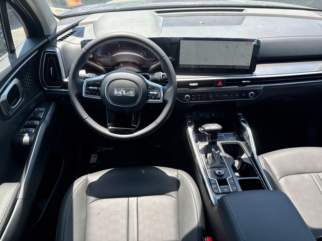 Used 2025 Black Kia S image 22