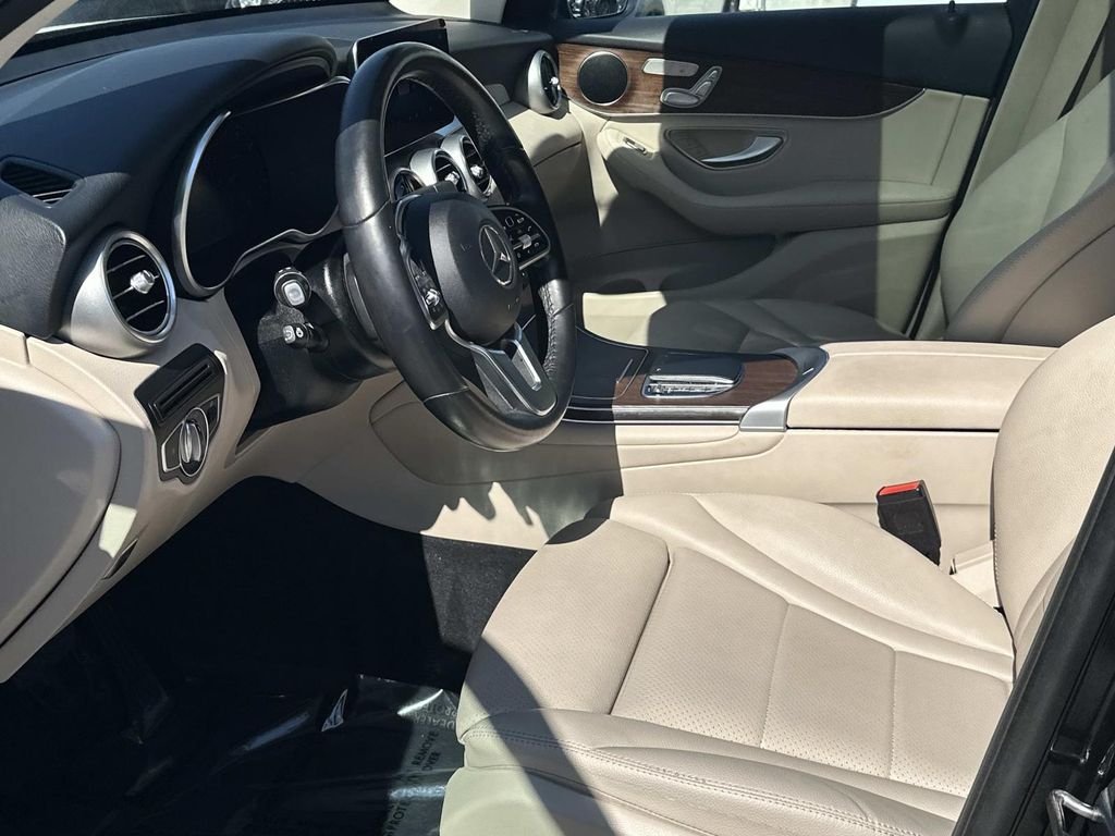 Certified Used 2022 Black Mercedes-Benz GLC 300 image 17