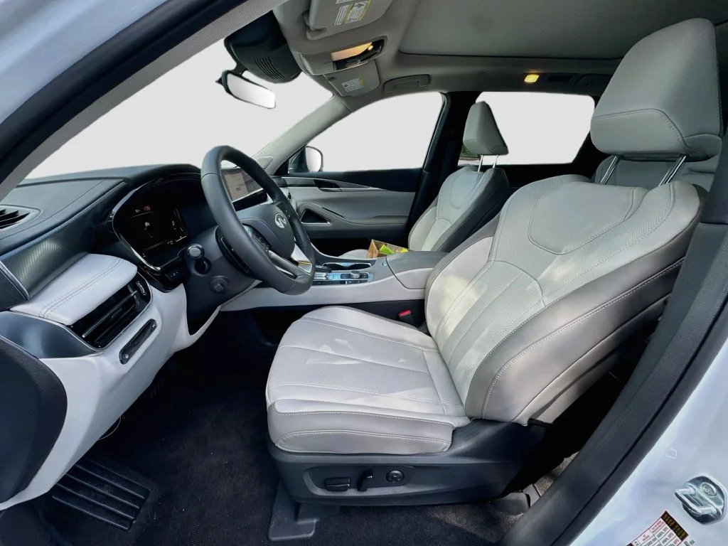 New 2027 White INFINITI LUXE image 22